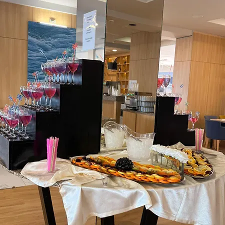 Готель Sandy Bay 4*